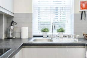 Zone 1 Smart Two Bed Apartment Near Tower Bridge Central London
